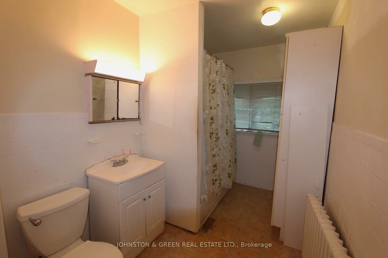 799, Sammon, East York, Toronto