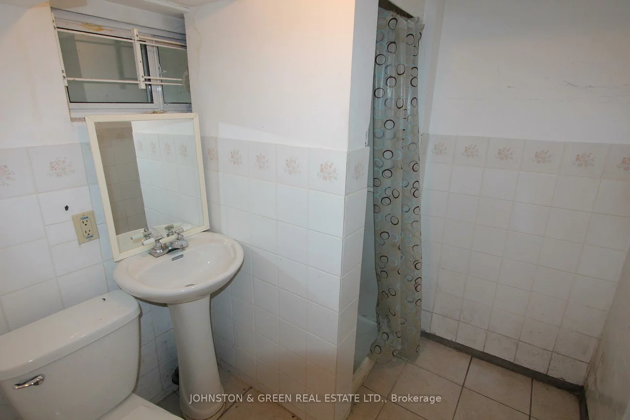 799, Sammon, East York, Toronto