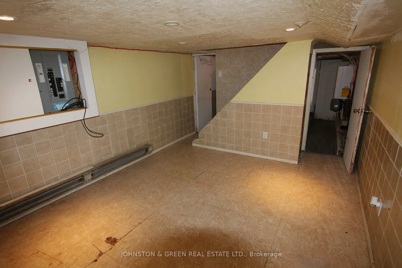 799, Sammon, East York, Toronto