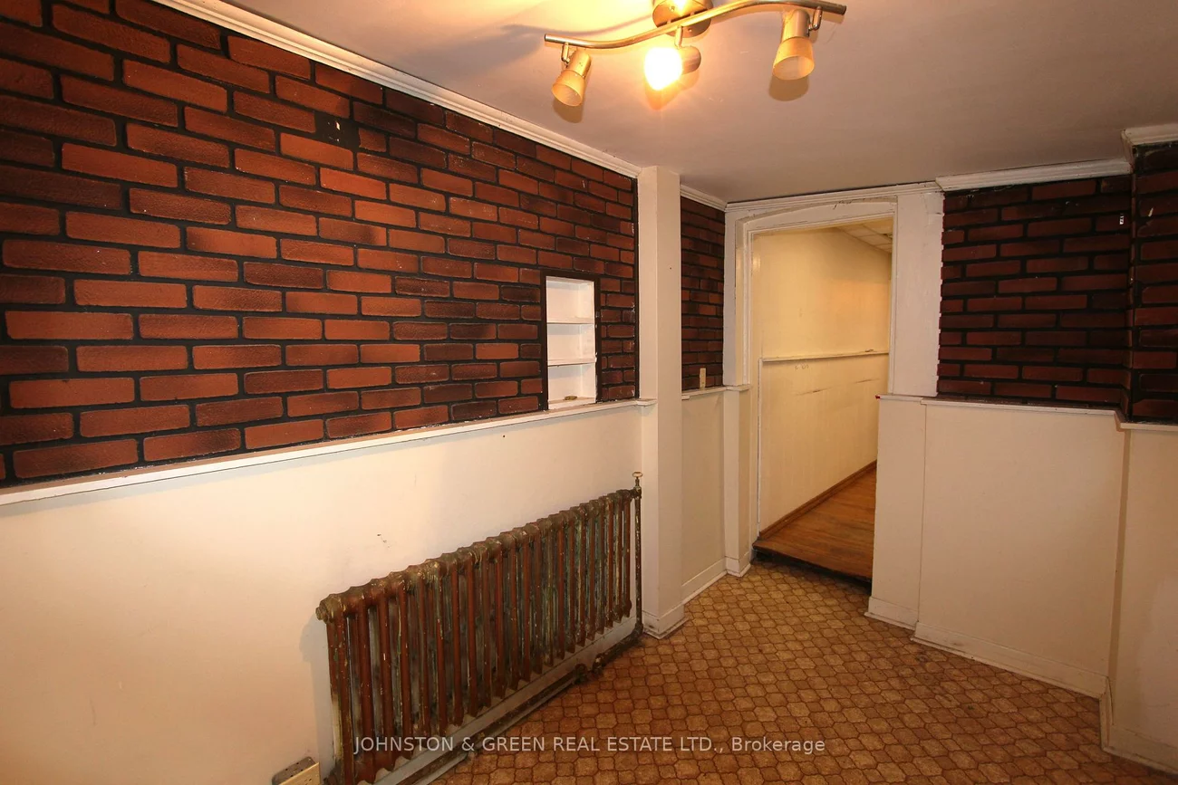 799, Sammon, East York, Toronto