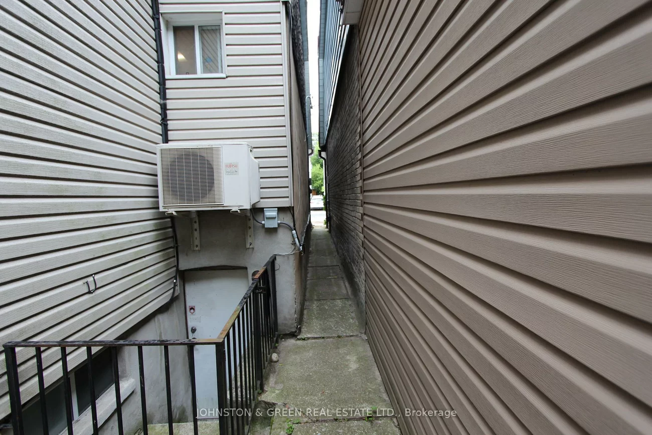799, Sammon, East York, Toronto