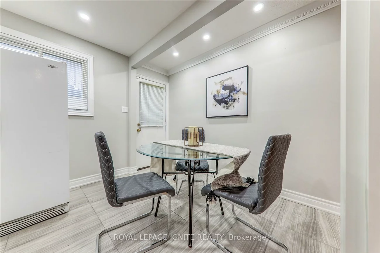 42, Fireside, Rouge E11, Toronto