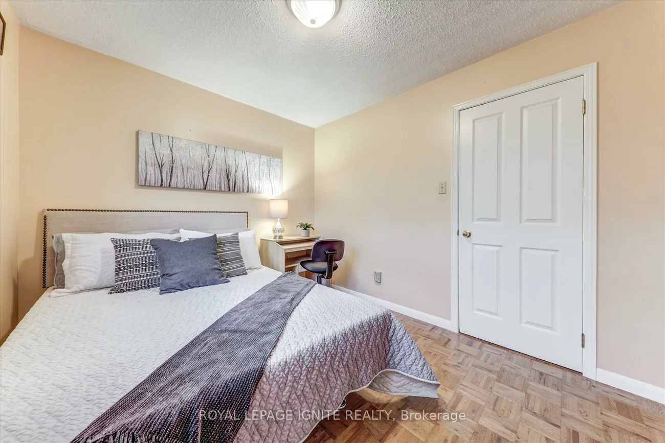 42, Fireside, Rouge E11, Toronto