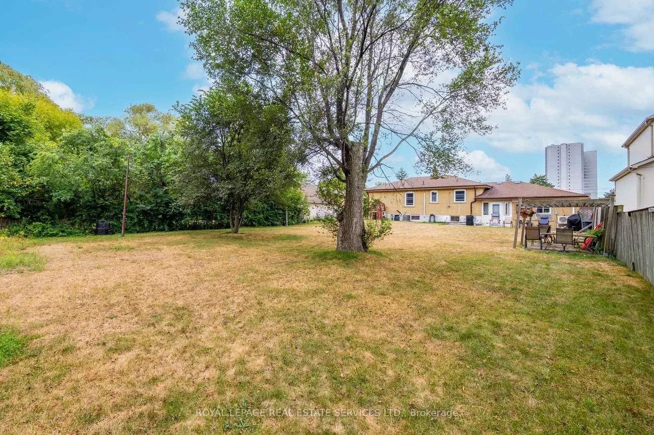 147, Poplar, West Hill, Toronto