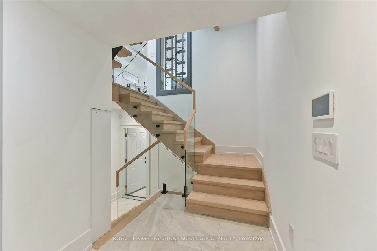 24, Elmsdale, East York, Toronto