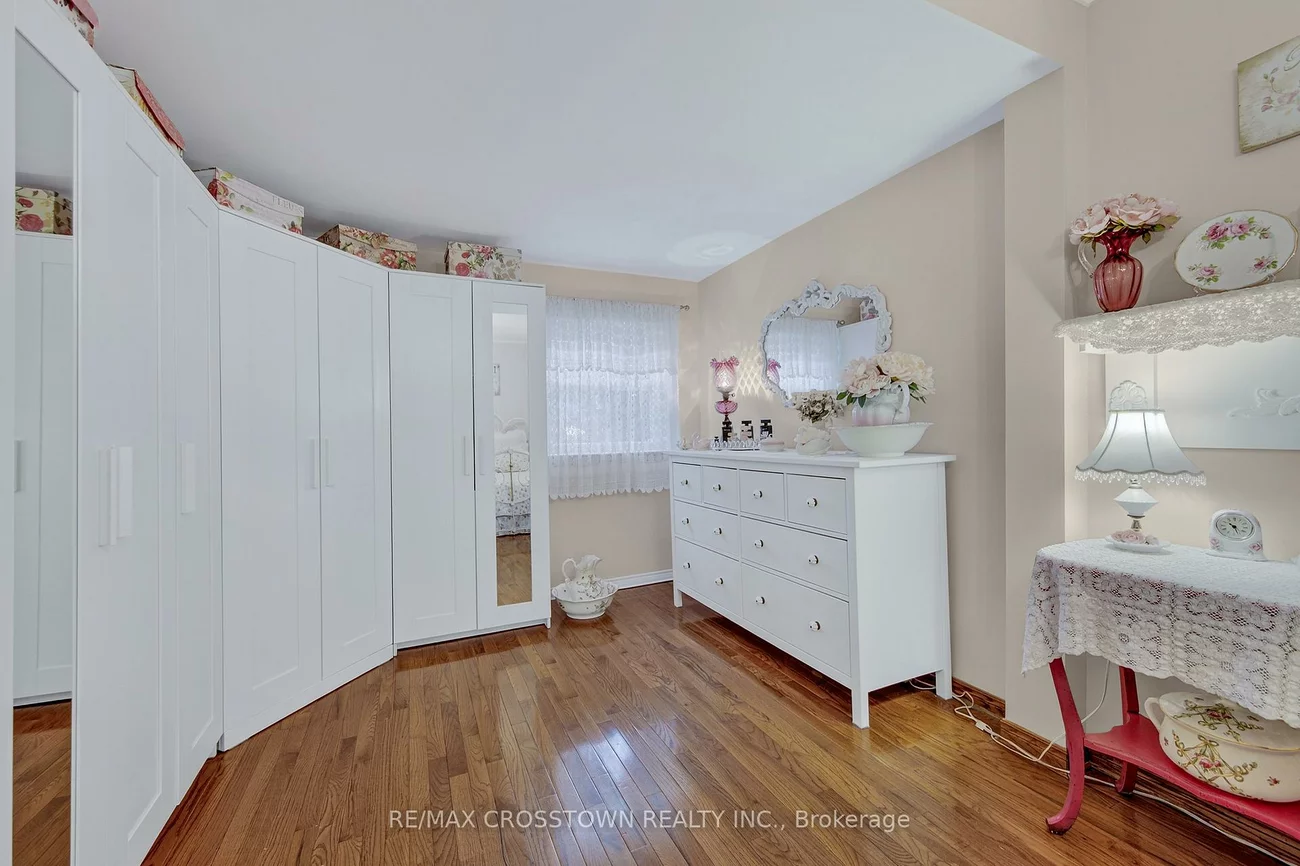 311, Chisholm, Woodbine-Lumsden, Toronto