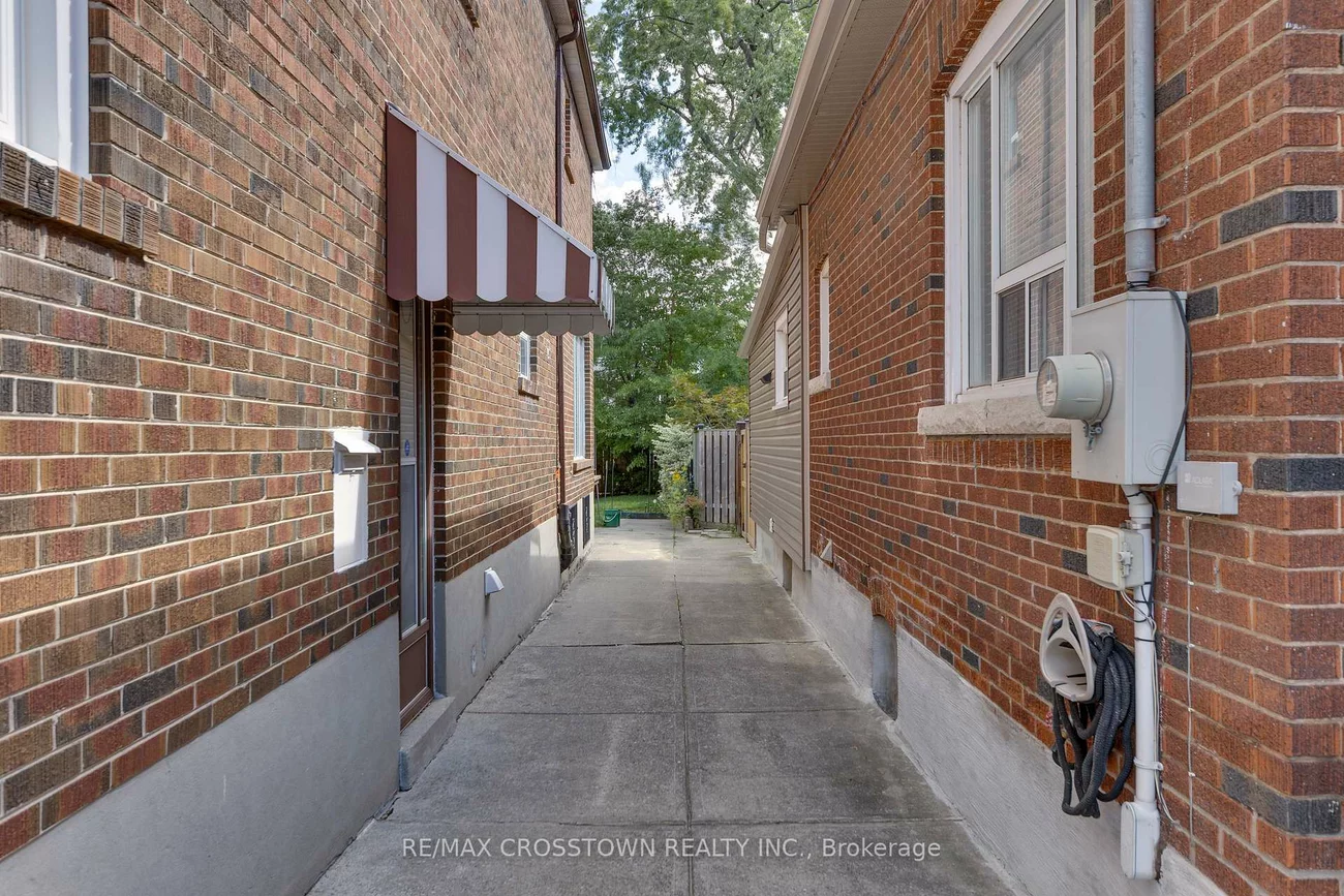 311, Chisholm, Woodbine-Lumsden, Toronto