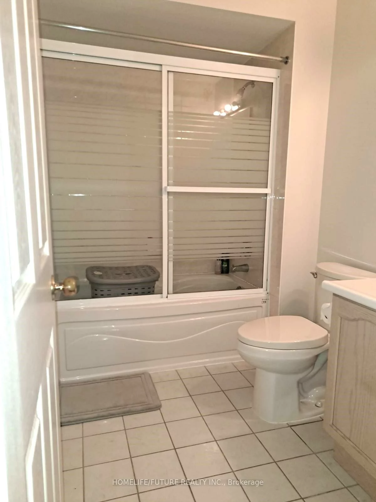71, Carrera, Dorset Park, Toronto