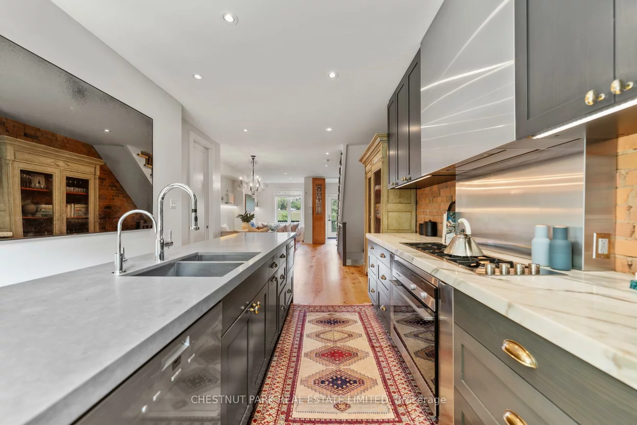 700, Logan, North Riverdale, Toronto