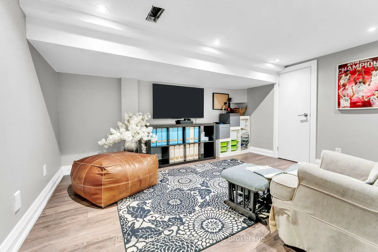10, Oakdene, Danforth, Toronto