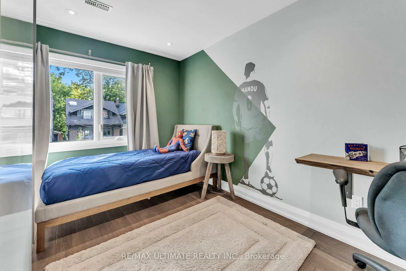 10, Oakdene, Danforth, Toronto