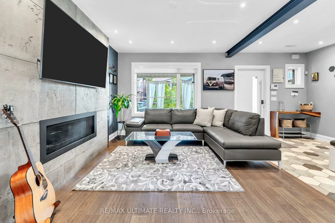 10, Oakdene, Danforth, Toronto