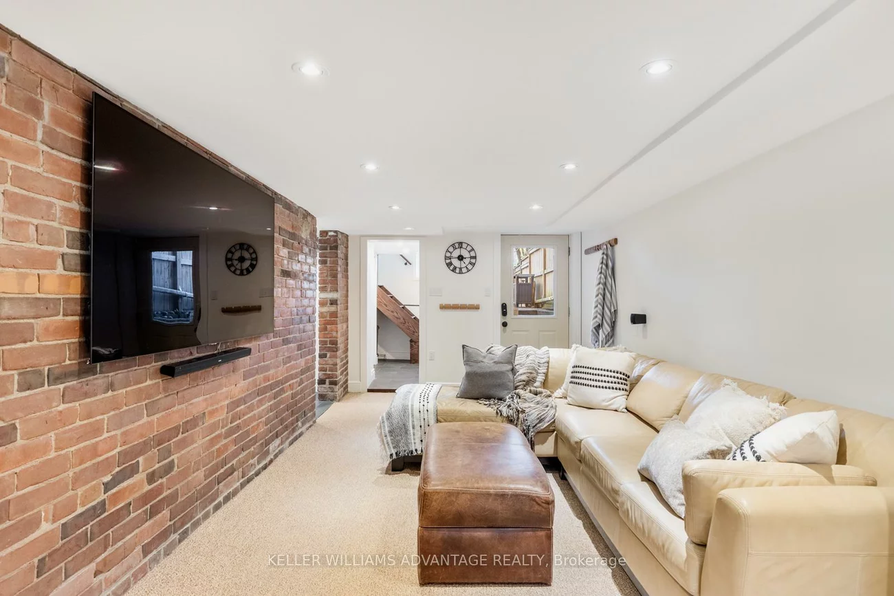 101, Dixon, The Beaches, Toronto