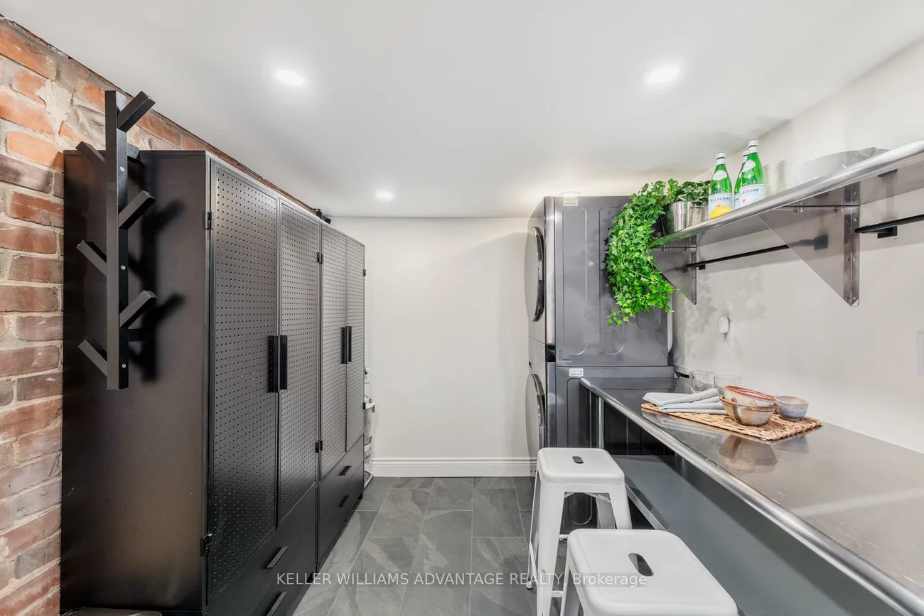 101, Dixon, The Beaches, Toronto
