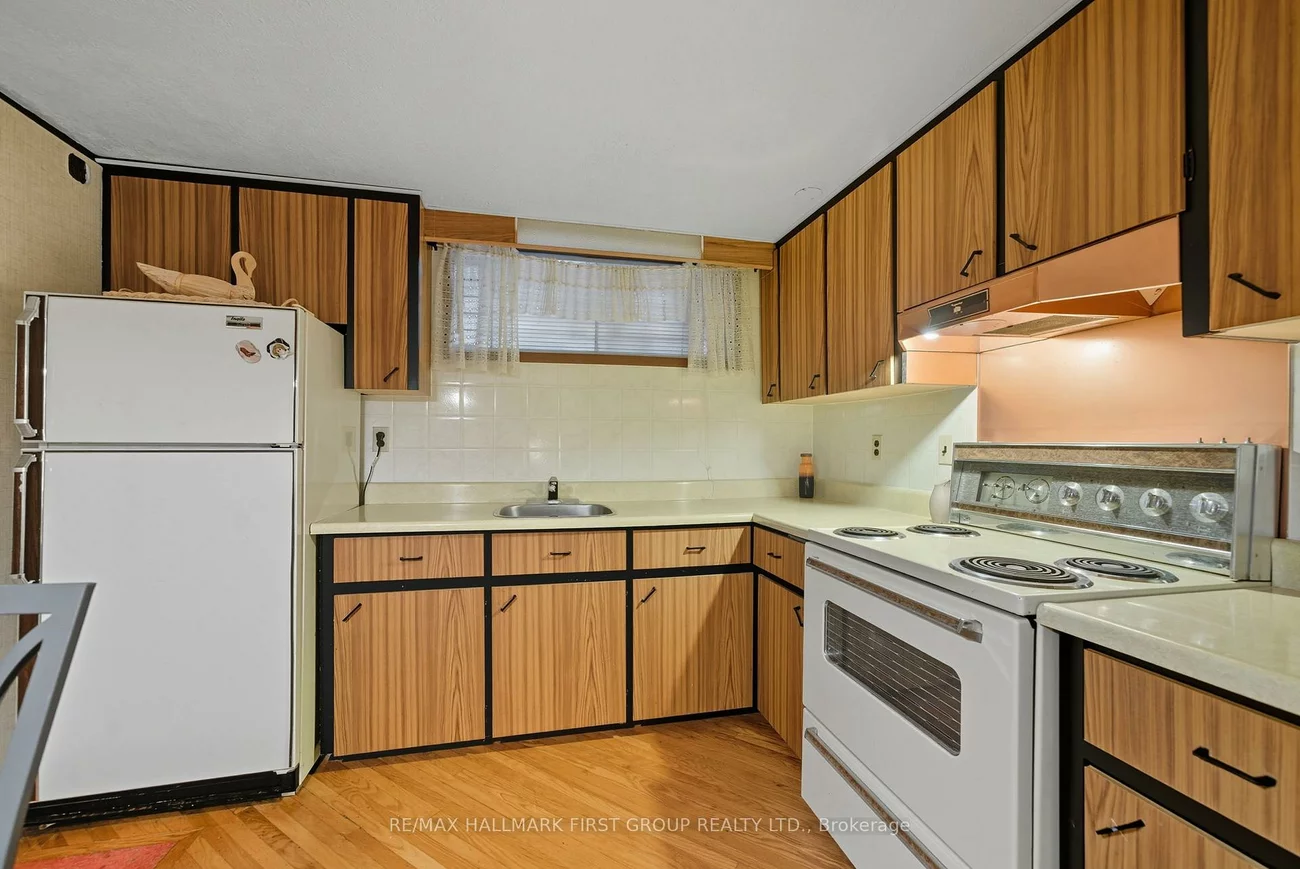 6, Windover, Woburn, Toronto
