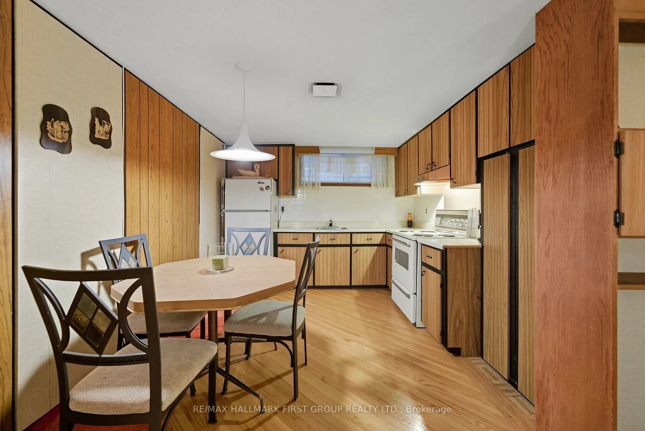 6, Windover, Woburn, Toronto