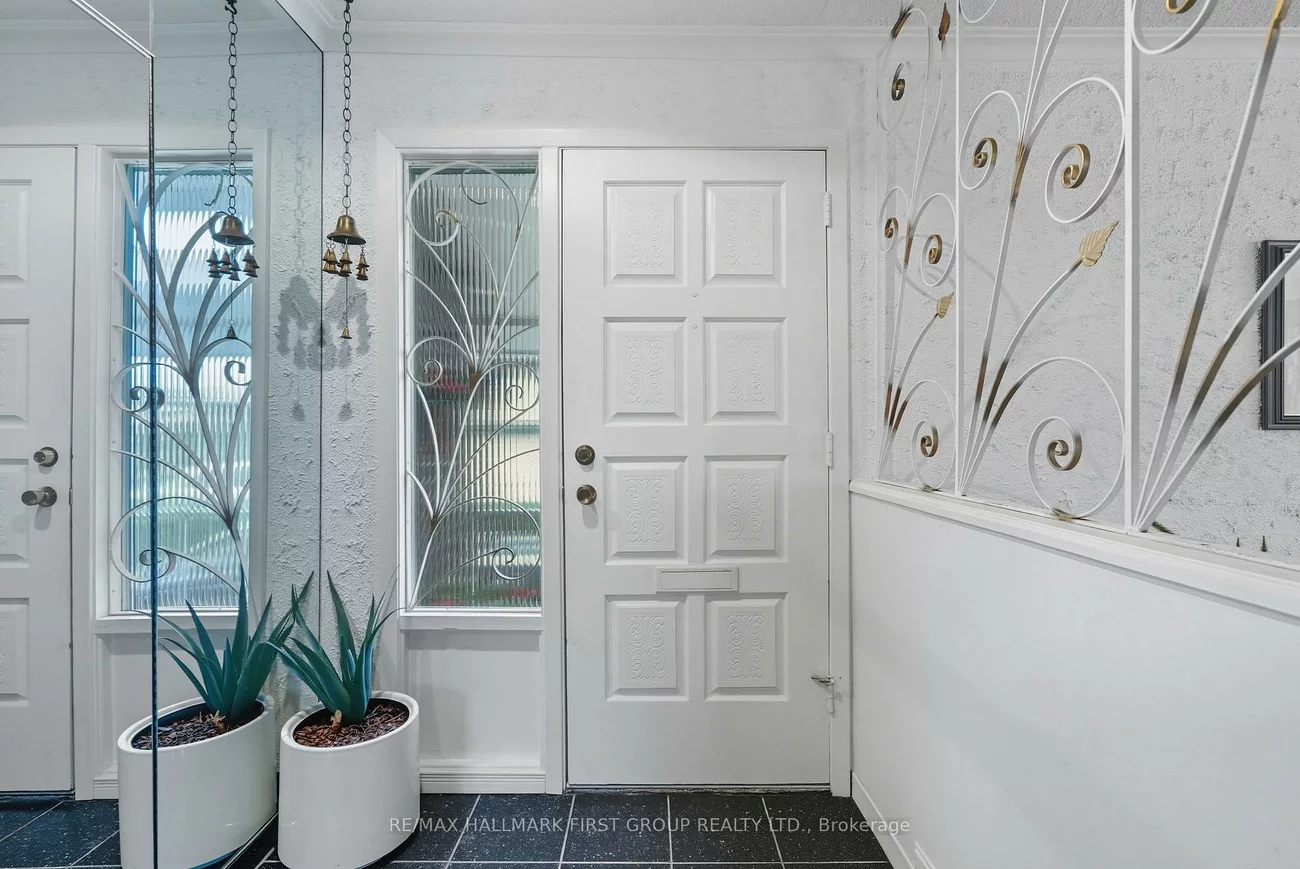 6, Windover, Woburn, Toronto
