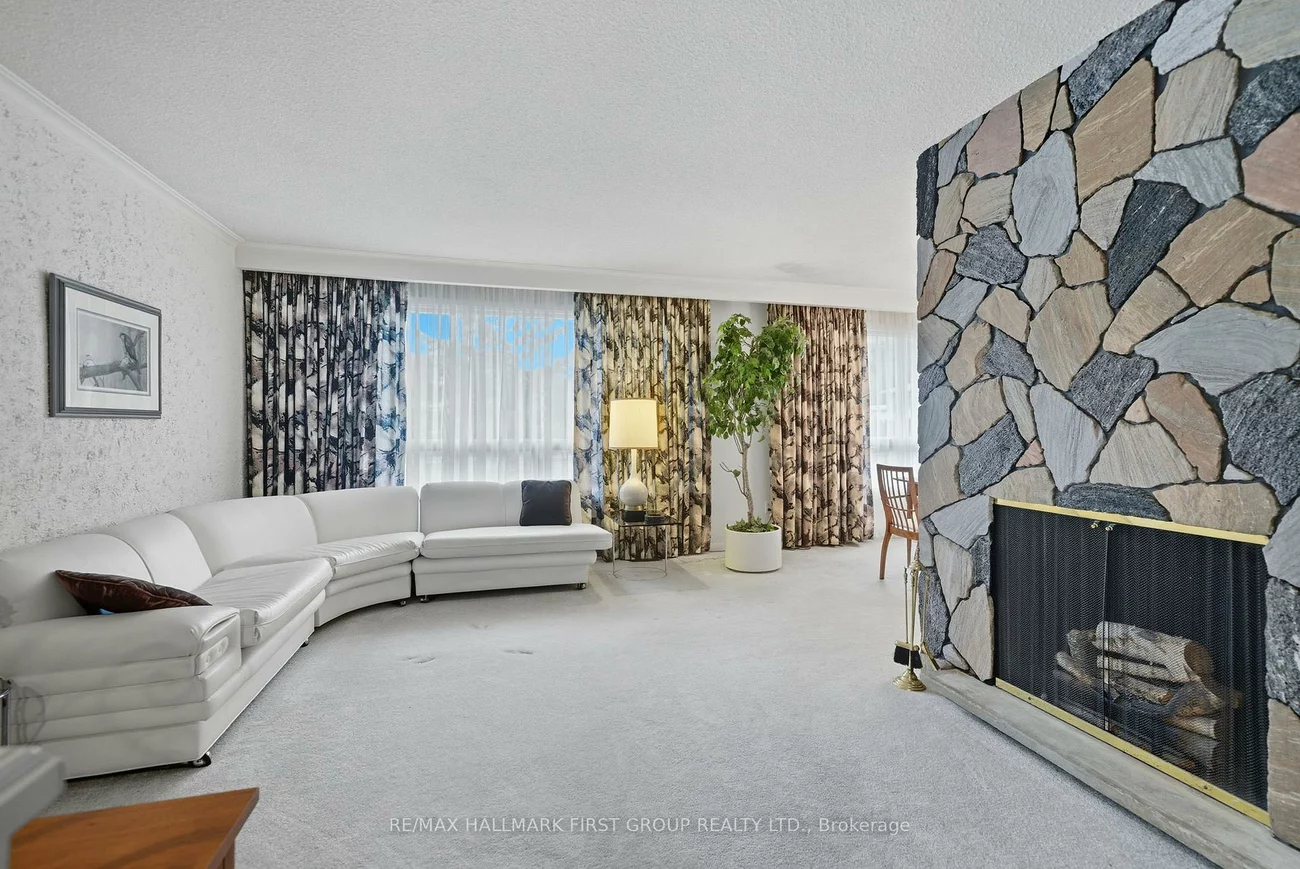 6, Windover, Woburn, Toronto