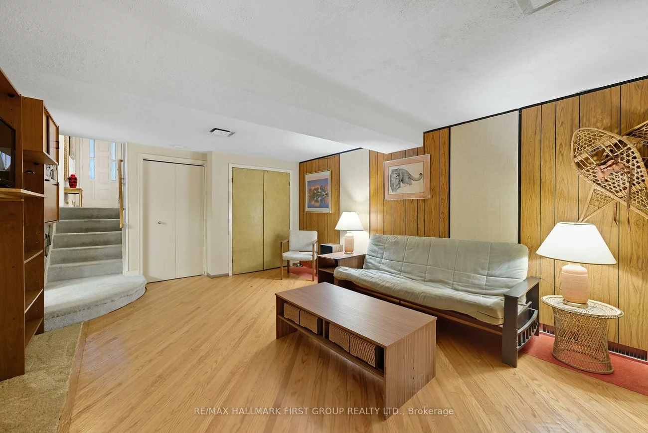 6, Windover, Woburn, Toronto