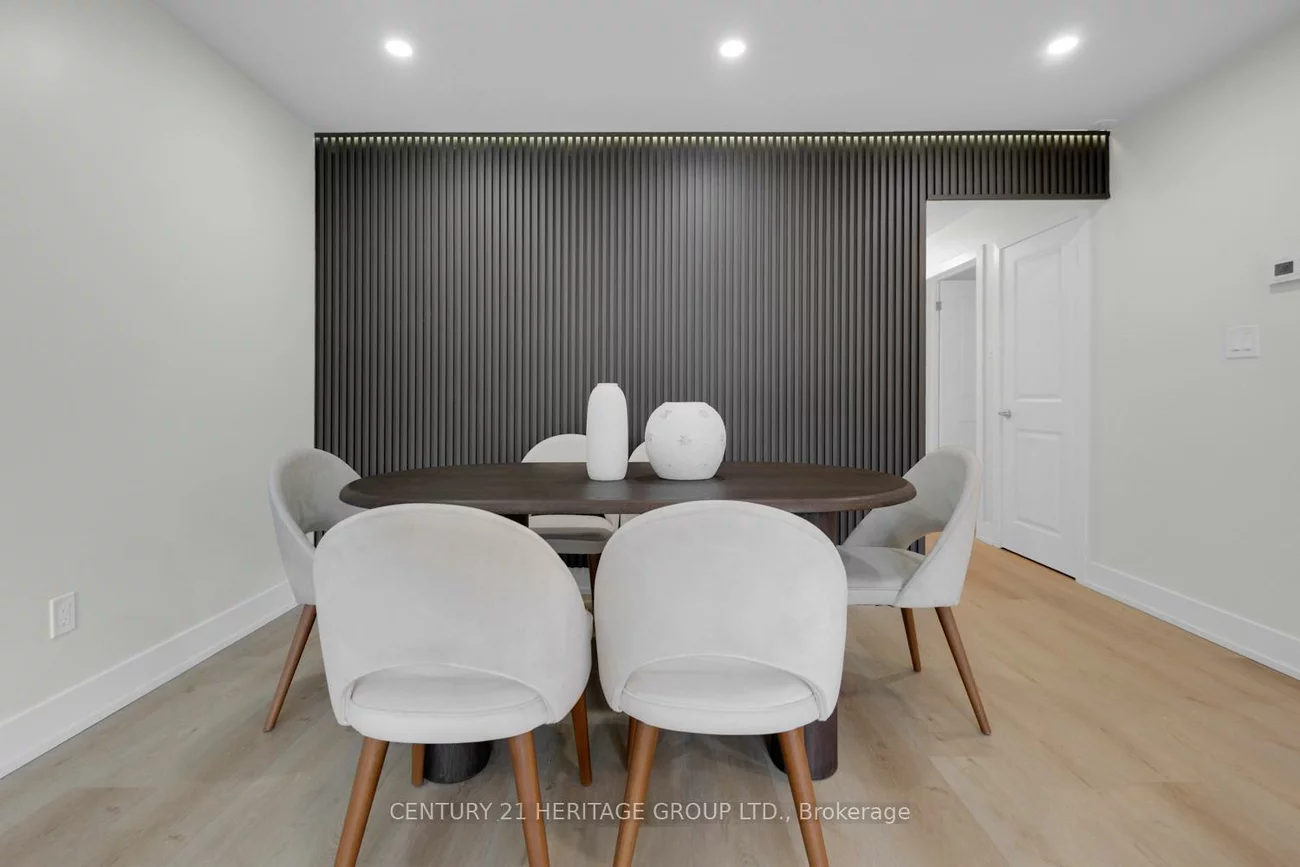 43, Howell, Malvern, Toronto