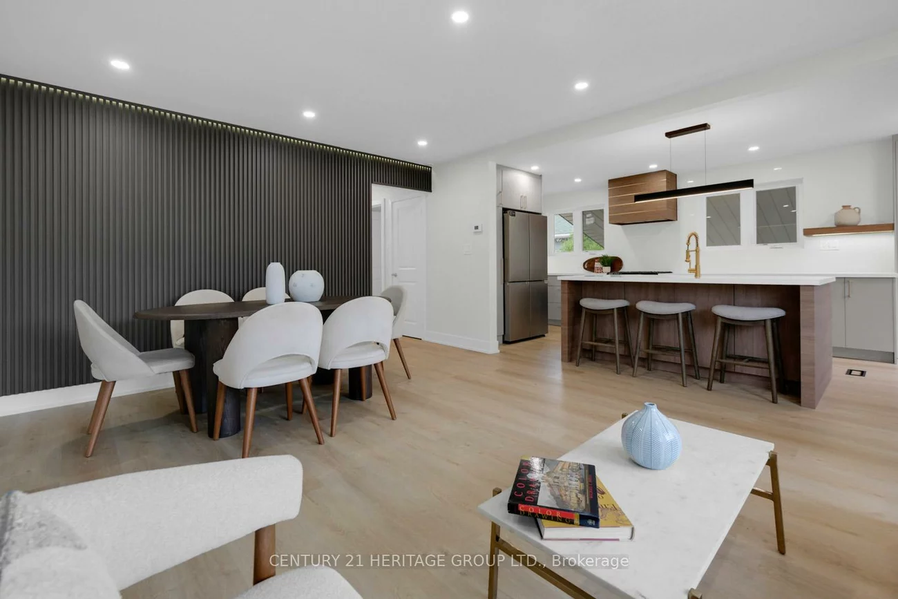 43, Howell, Malvern, Toronto