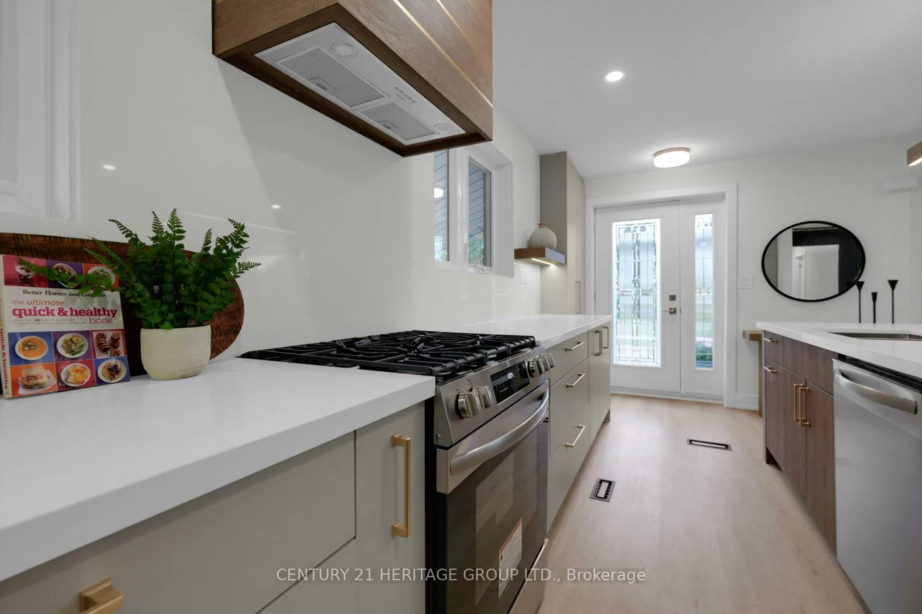 43, Howell, Malvern, Toronto