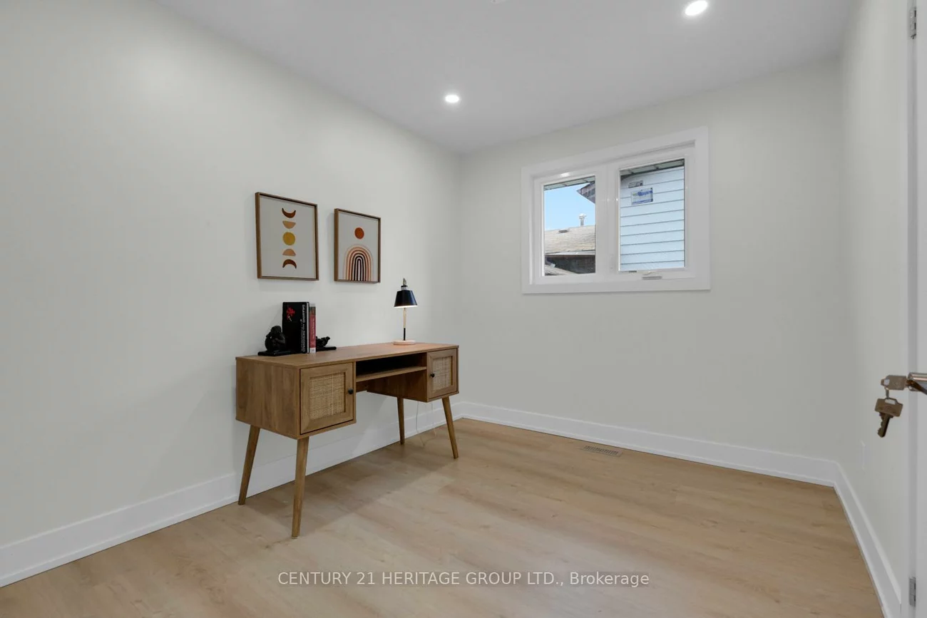 43, Howell, Malvern, Toronto