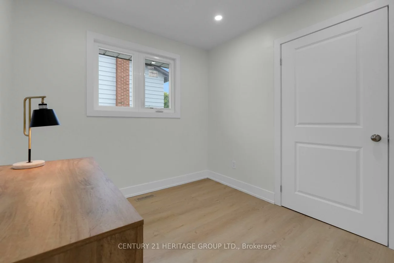 43, Howell, Malvern, Toronto