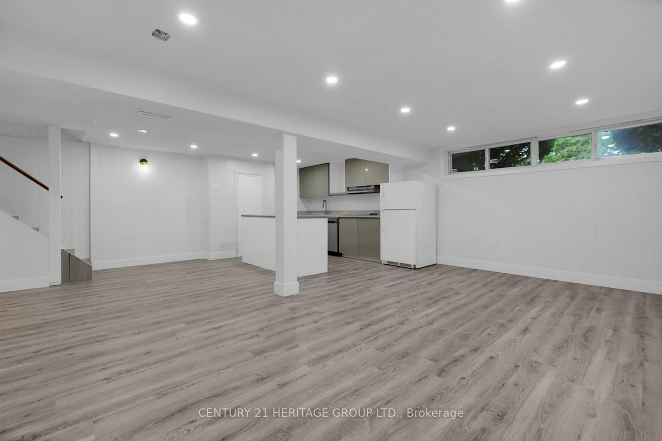 43, Howell, Malvern, Toronto