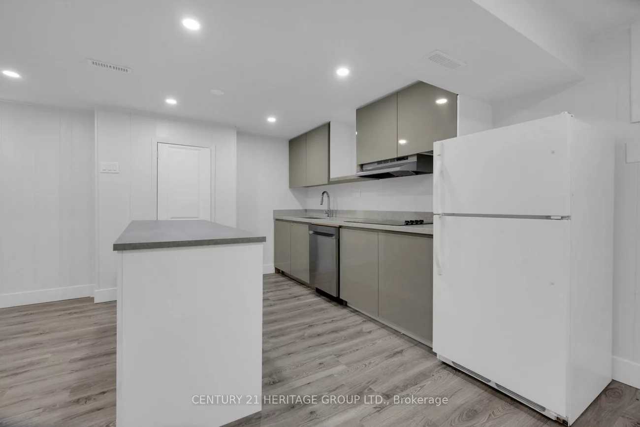 43, Howell, Malvern, Toronto