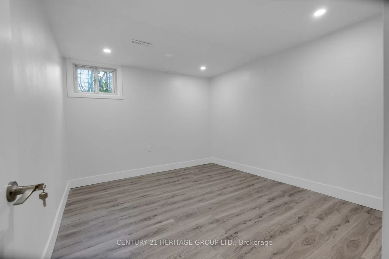 43, Howell, Malvern, Toronto