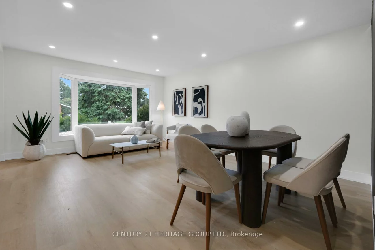 43, Howell, Malvern, Toronto