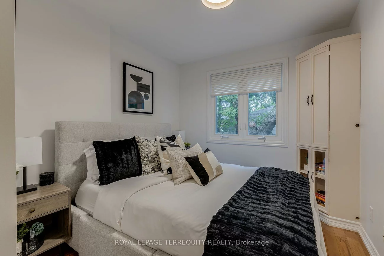 823, Craven, Greenwood-Coxwell, Toronto