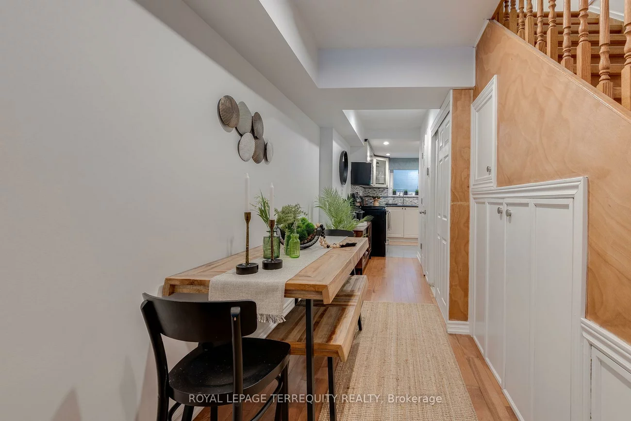 823, Craven, Greenwood-Coxwell, Toronto