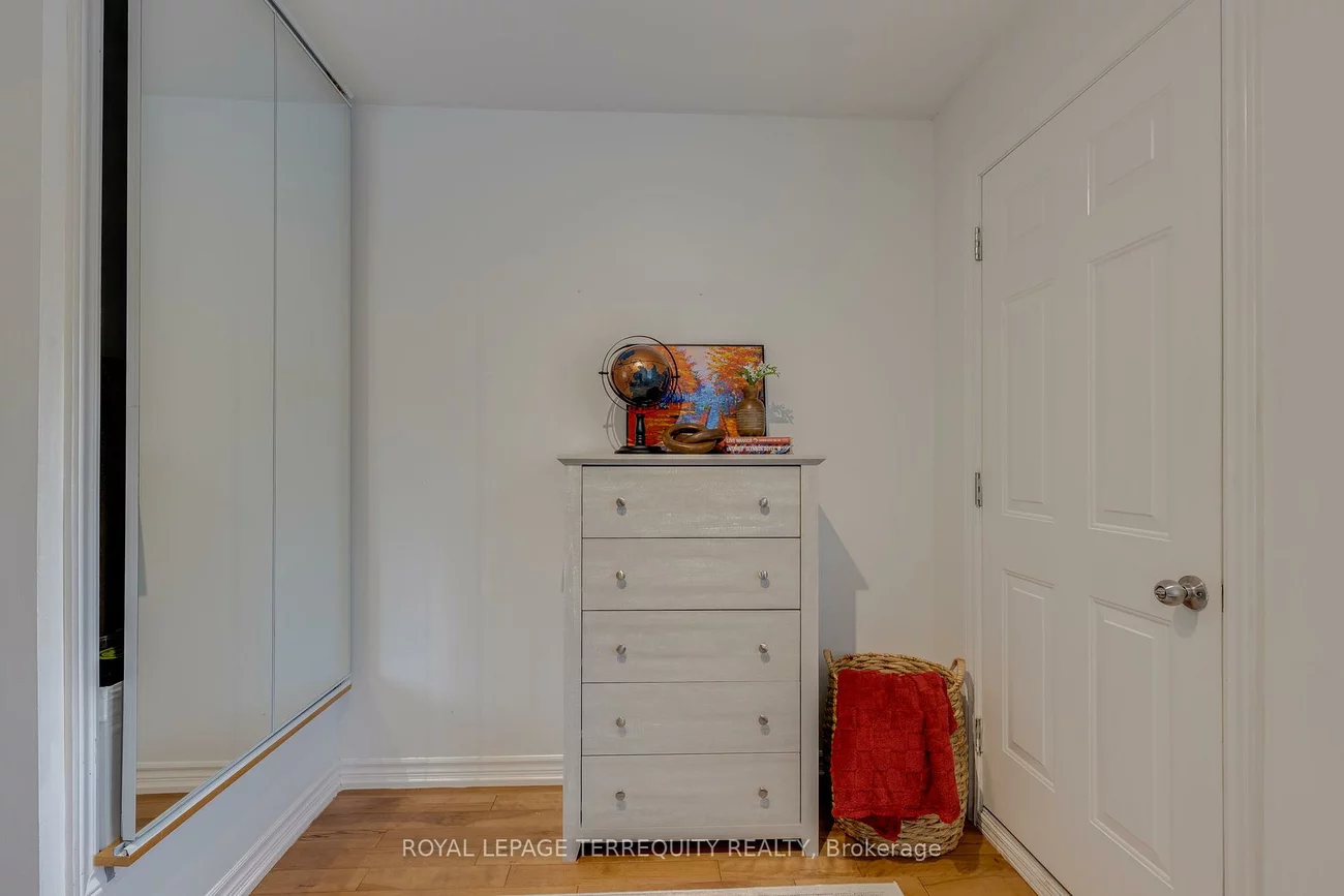 823, Craven, Greenwood-Coxwell, Toronto