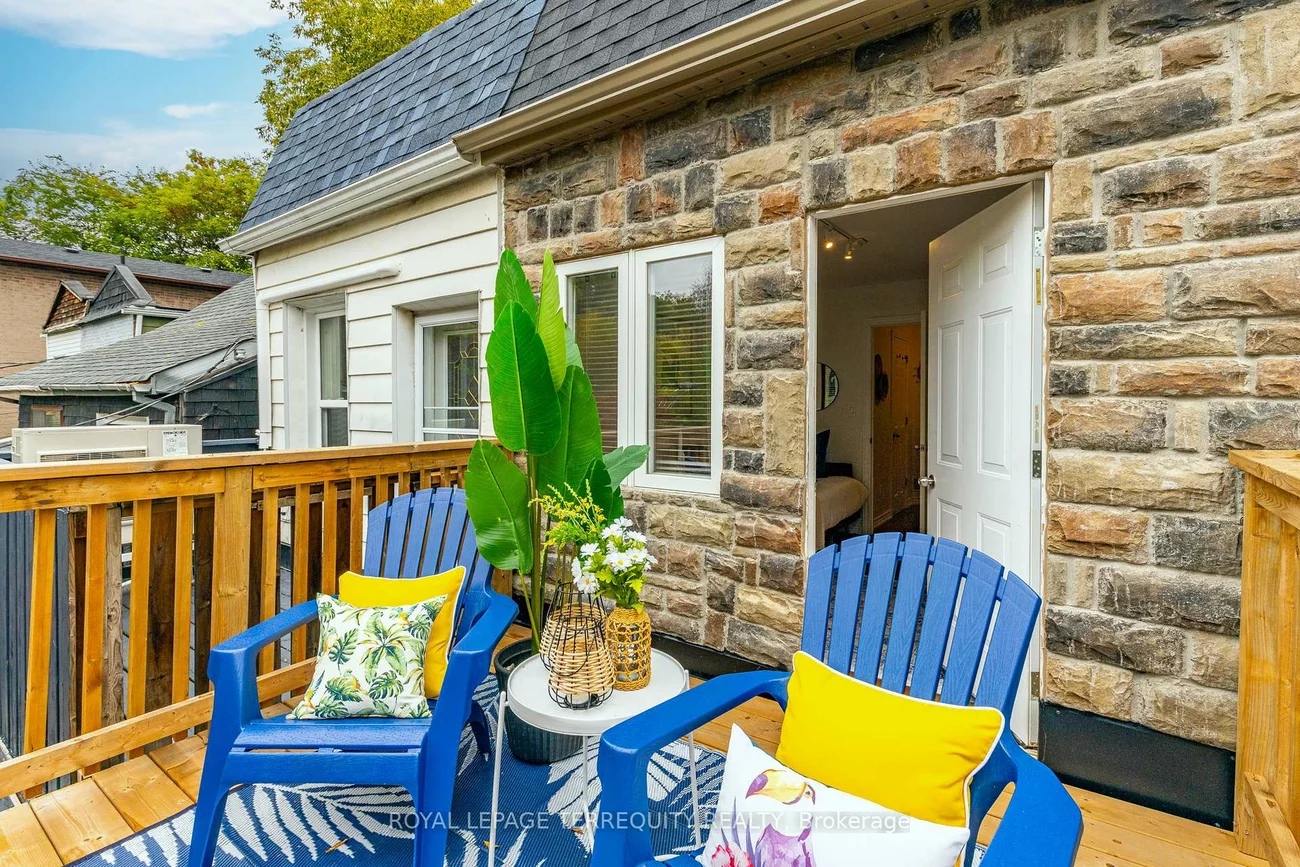 823, Craven, Greenwood-Coxwell, Toronto