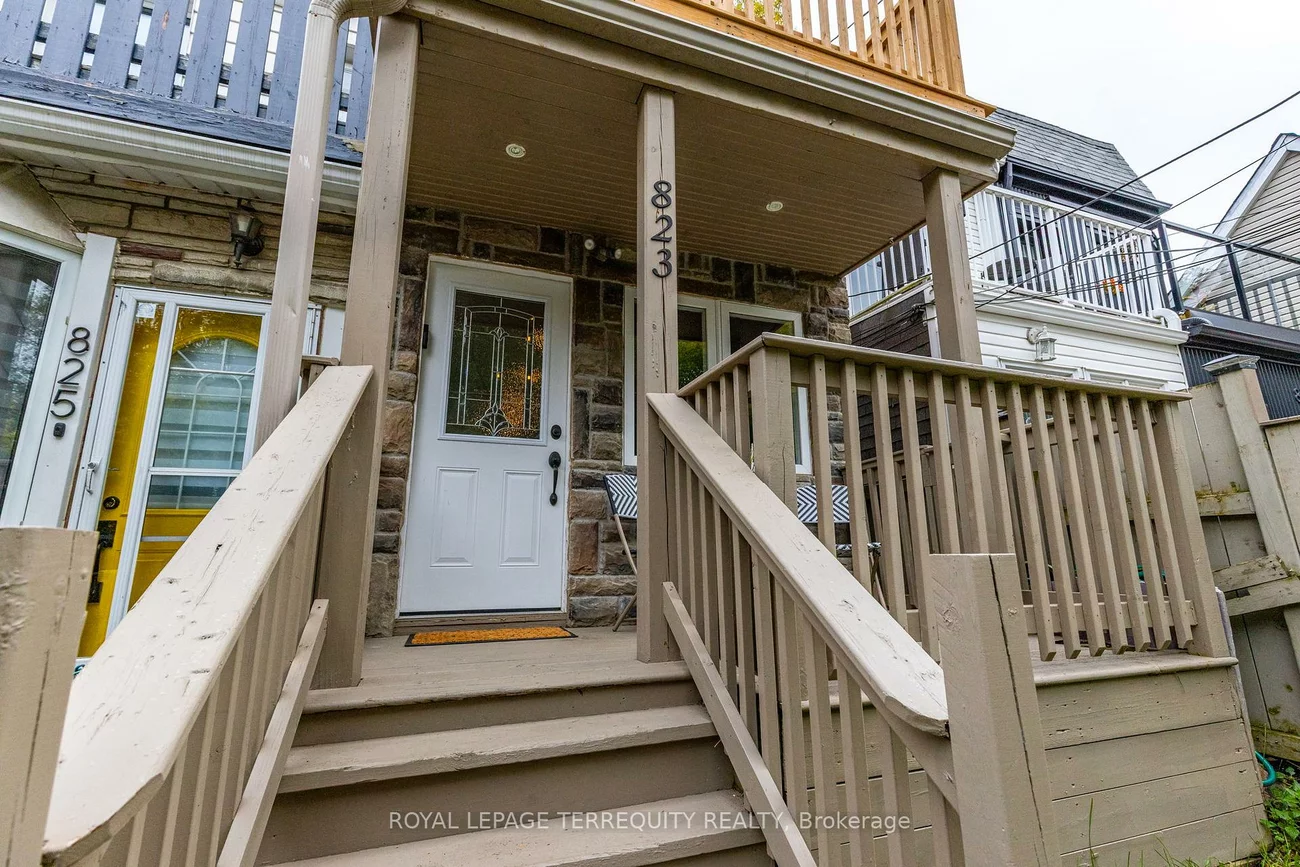 823, Craven, Greenwood-Coxwell, Toronto