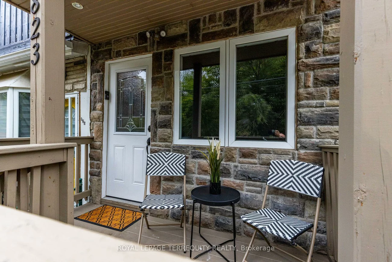 823, Craven, Greenwood-Coxwell, Toronto