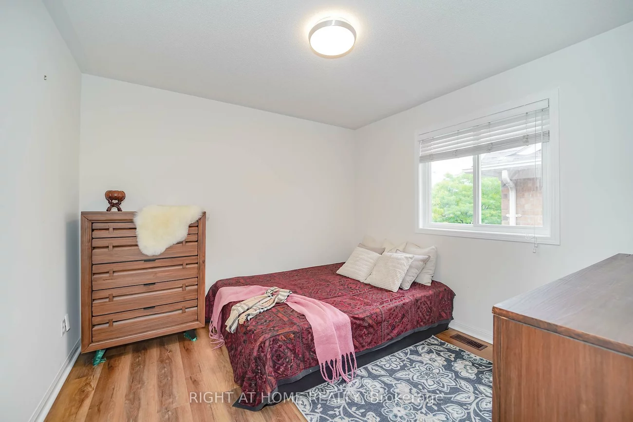 180, Raponi, Rouge E11, Toronto