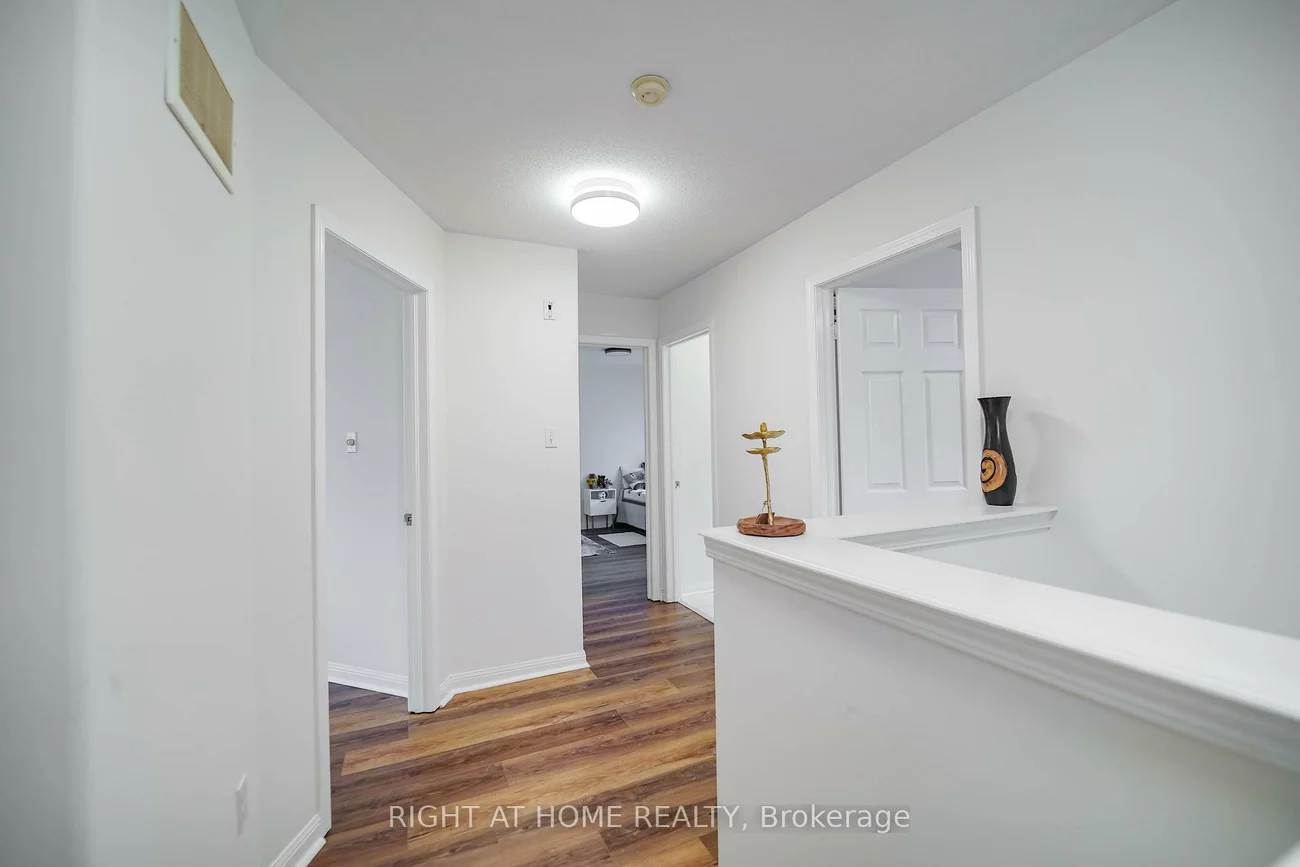 180, Raponi, Rouge E11, Toronto