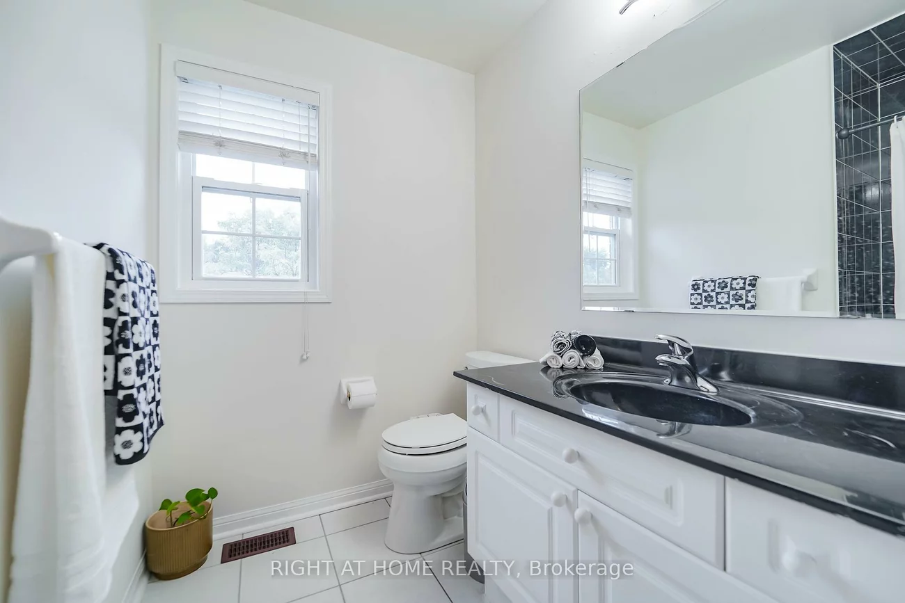 180, Raponi, Rouge E11, Toronto