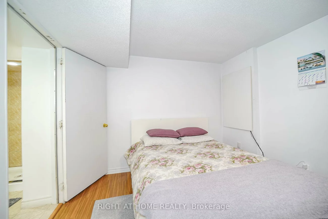 180, Raponi, Rouge E11, Toronto