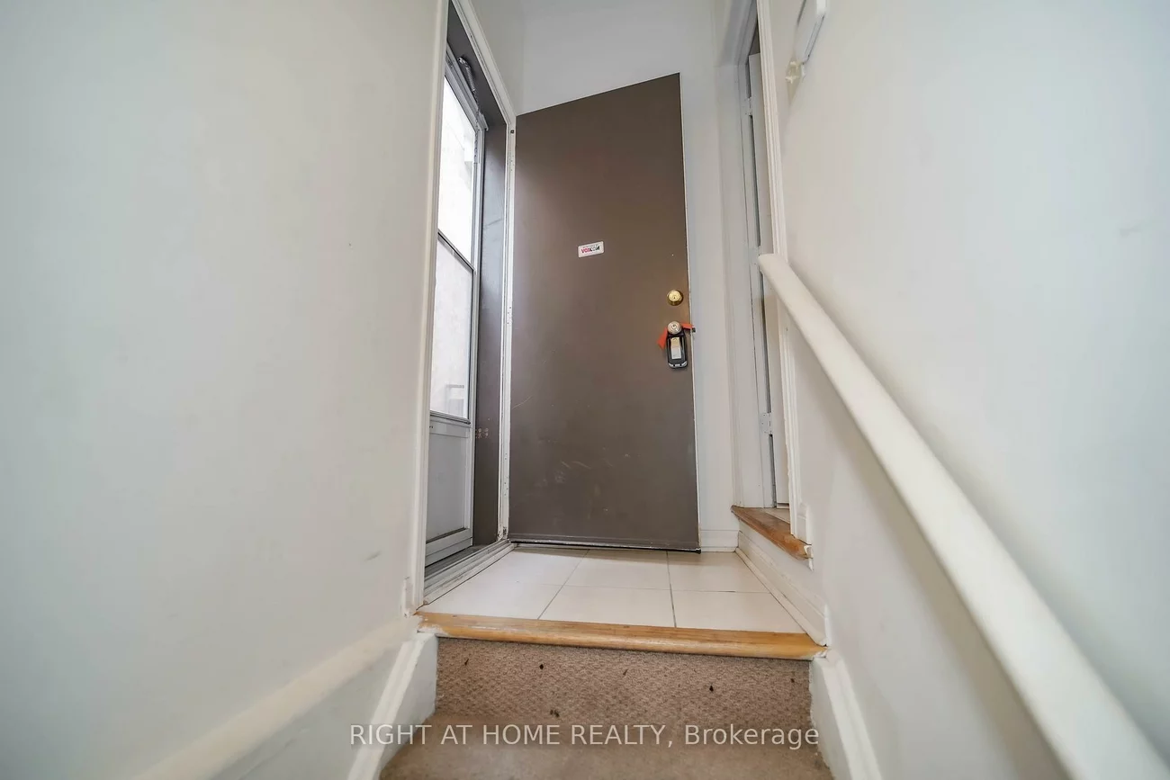 180, Raponi, Rouge E11, Toronto
