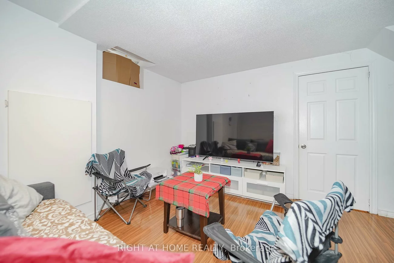 180, Raponi, Rouge E11, Toronto