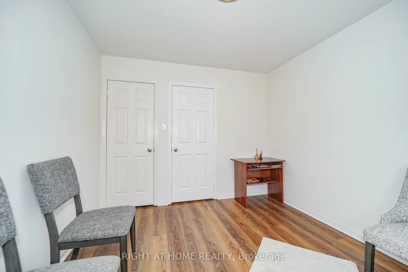 180, Raponi, Rouge E11, Toronto