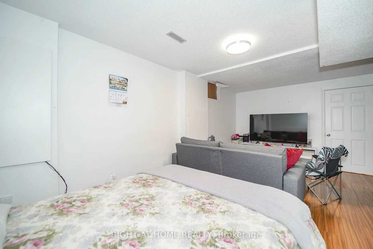 180, Raponi, Rouge E11, Toronto