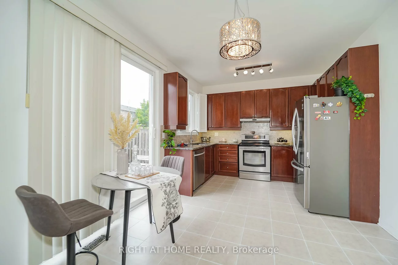 180, Raponi, Rouge E11, Toronto