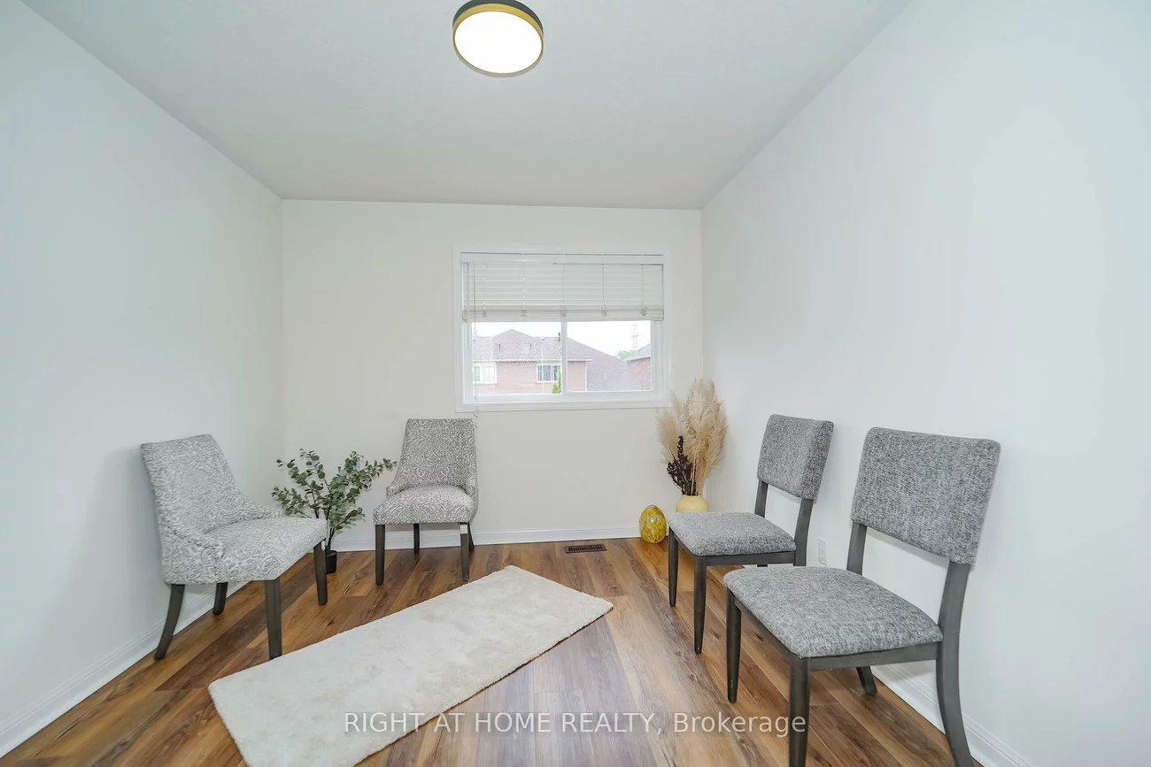 180, Raponi, Rouge E11, Toronto