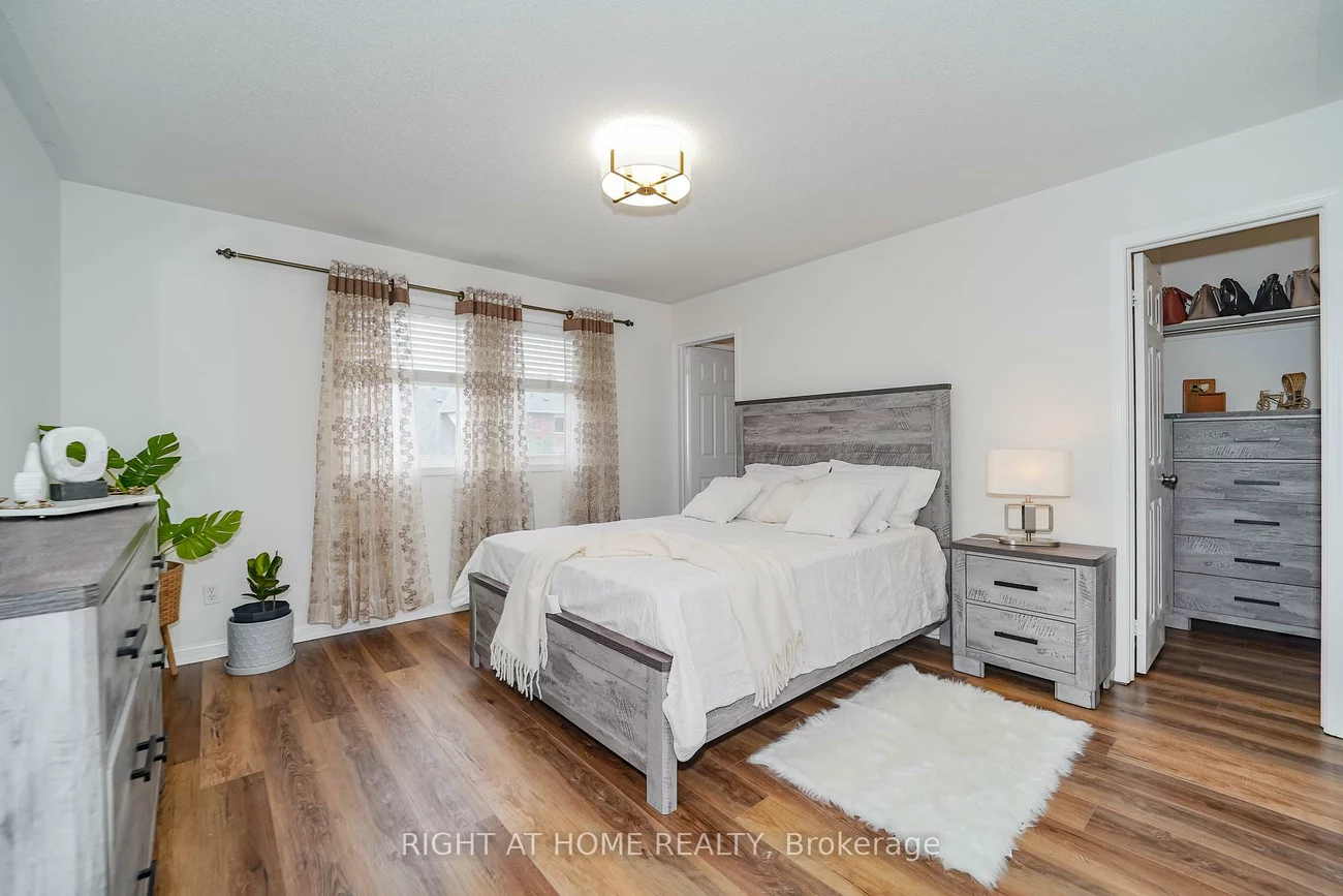 180, Raponi, Rouge E11, Toronto