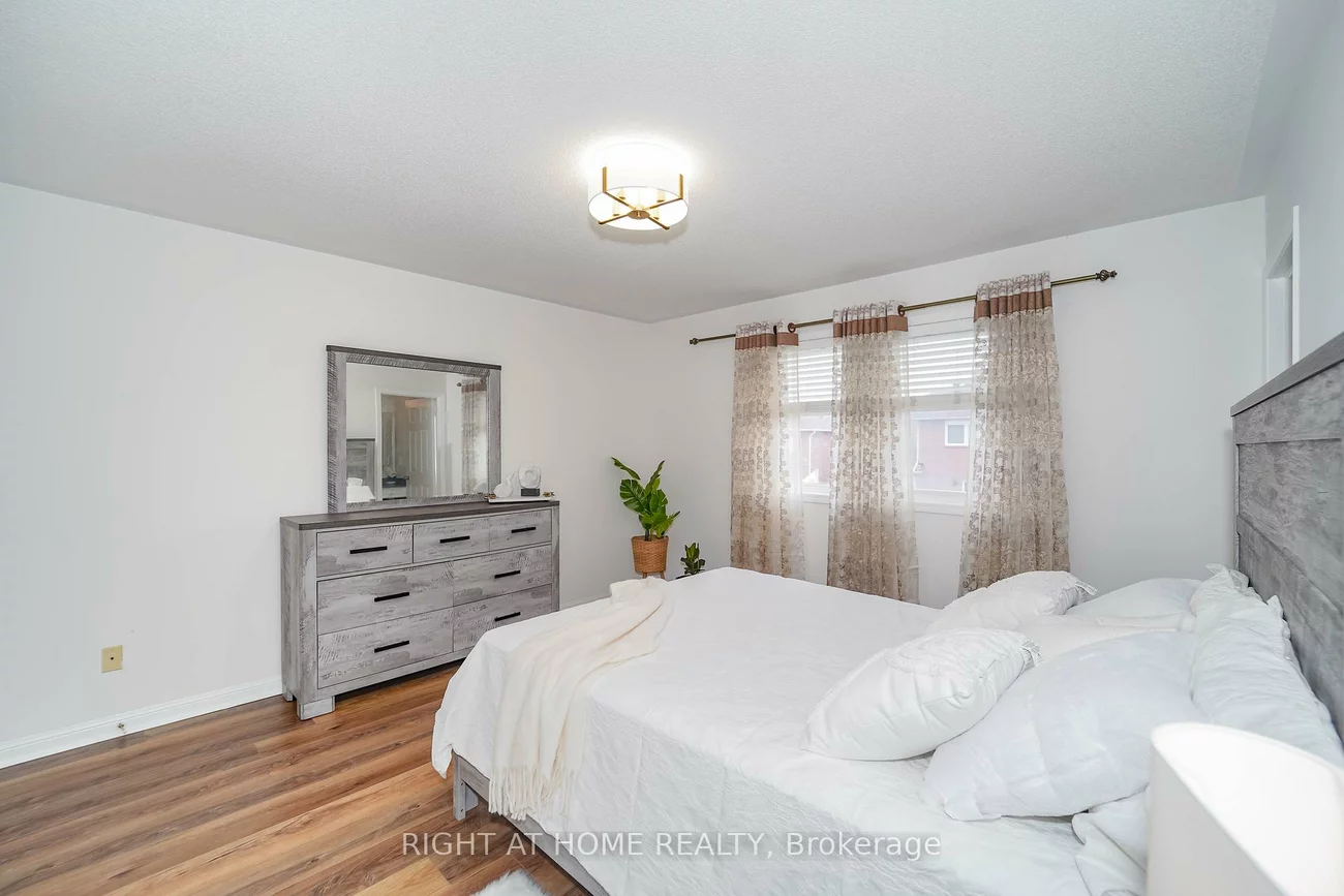 180, Raponi, Rouge E11, Toronto